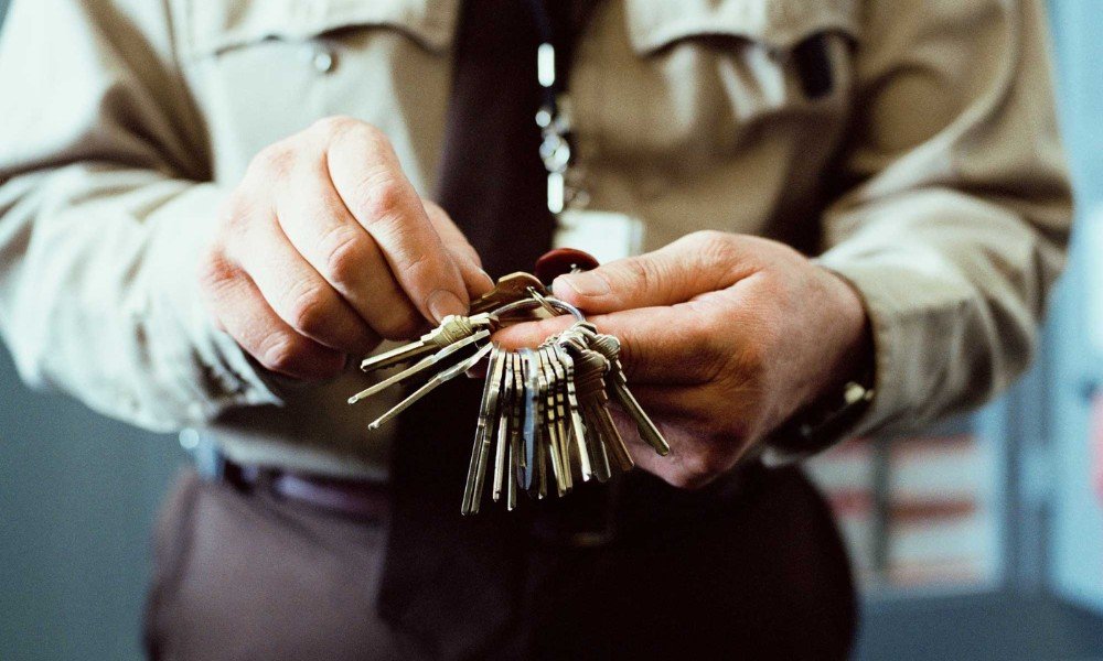 20303-key-holding-about.jpg
